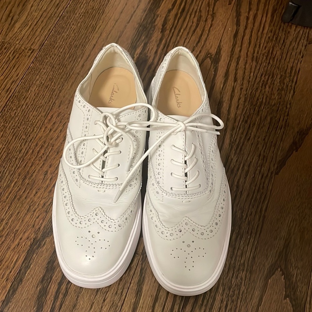 White Oxford inspired sneaker